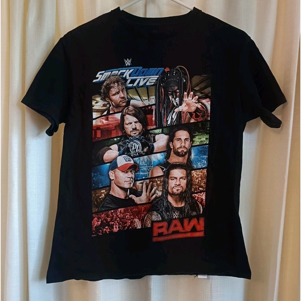 Boy's WWE SMACK DOWN RAW Black Novelty T-Shirt Size L‎ (14/16)